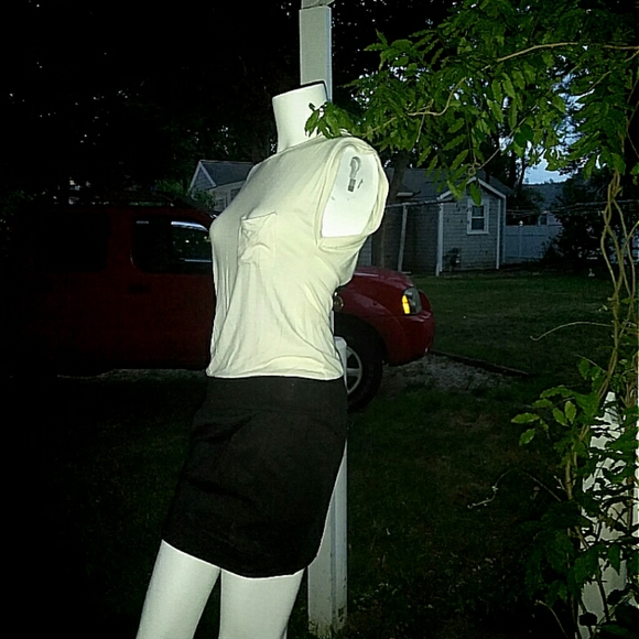 Button back tee dress - Picture 4 of 9